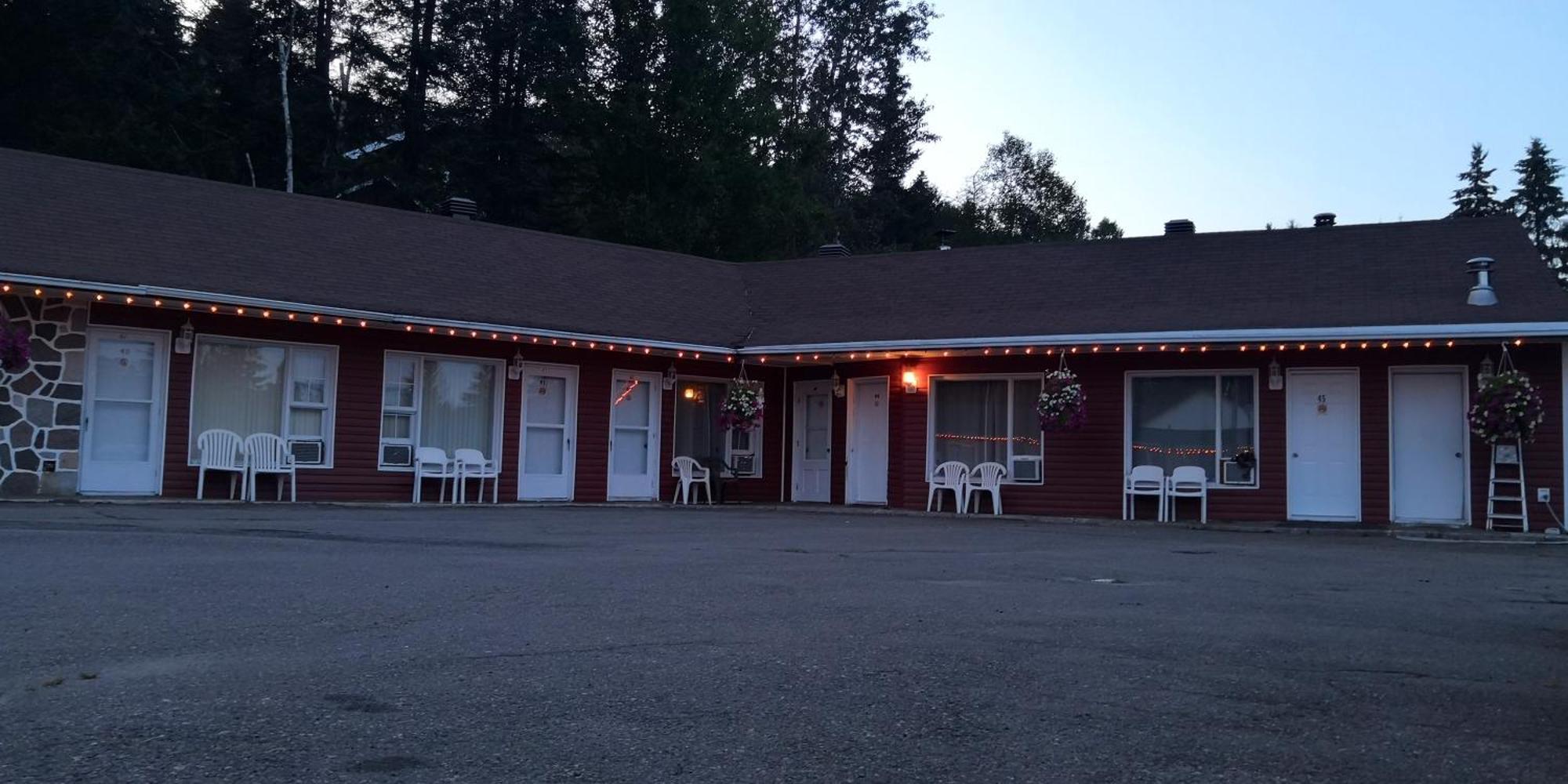 Motel Des Pays D'En Haut Val-David Luaran gambar