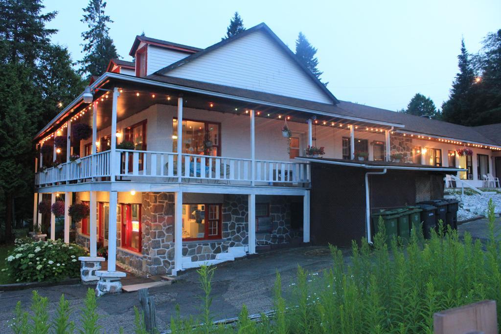 Motel Des Pays D'En Haut Val-David Luaran gambar