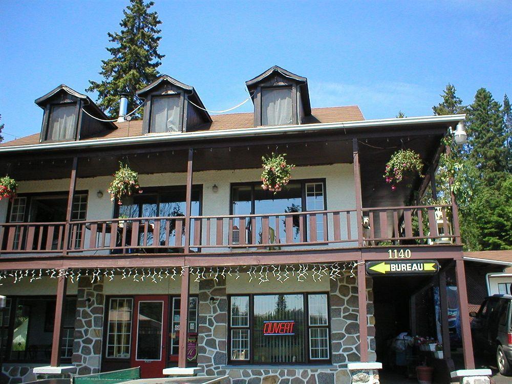 Motel Des Pays D'En Haut Val-David Luaran gambar